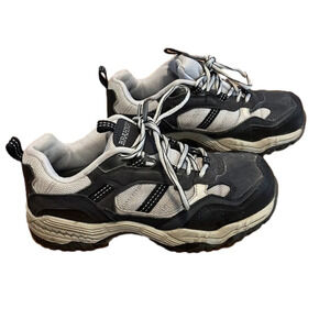 𝅺brahma hiking lace up hiking sneakers , size 6.5, in good condition